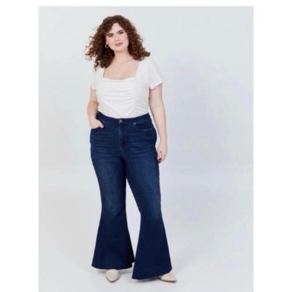 ARULA Altar’d State Hi Rise Flare Jeans - Picture 3 of 10